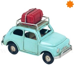 Figura de un coche escarabajo de hojalata para decorar