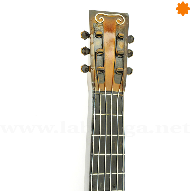 Clásica guitarra española para decorar y colgar en la pared - Imagen 2