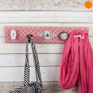Decorativo perchero de estilo chic realizado con madera
