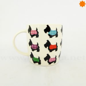 Taza café perros negros – ¡Decorados con vestidos colores!